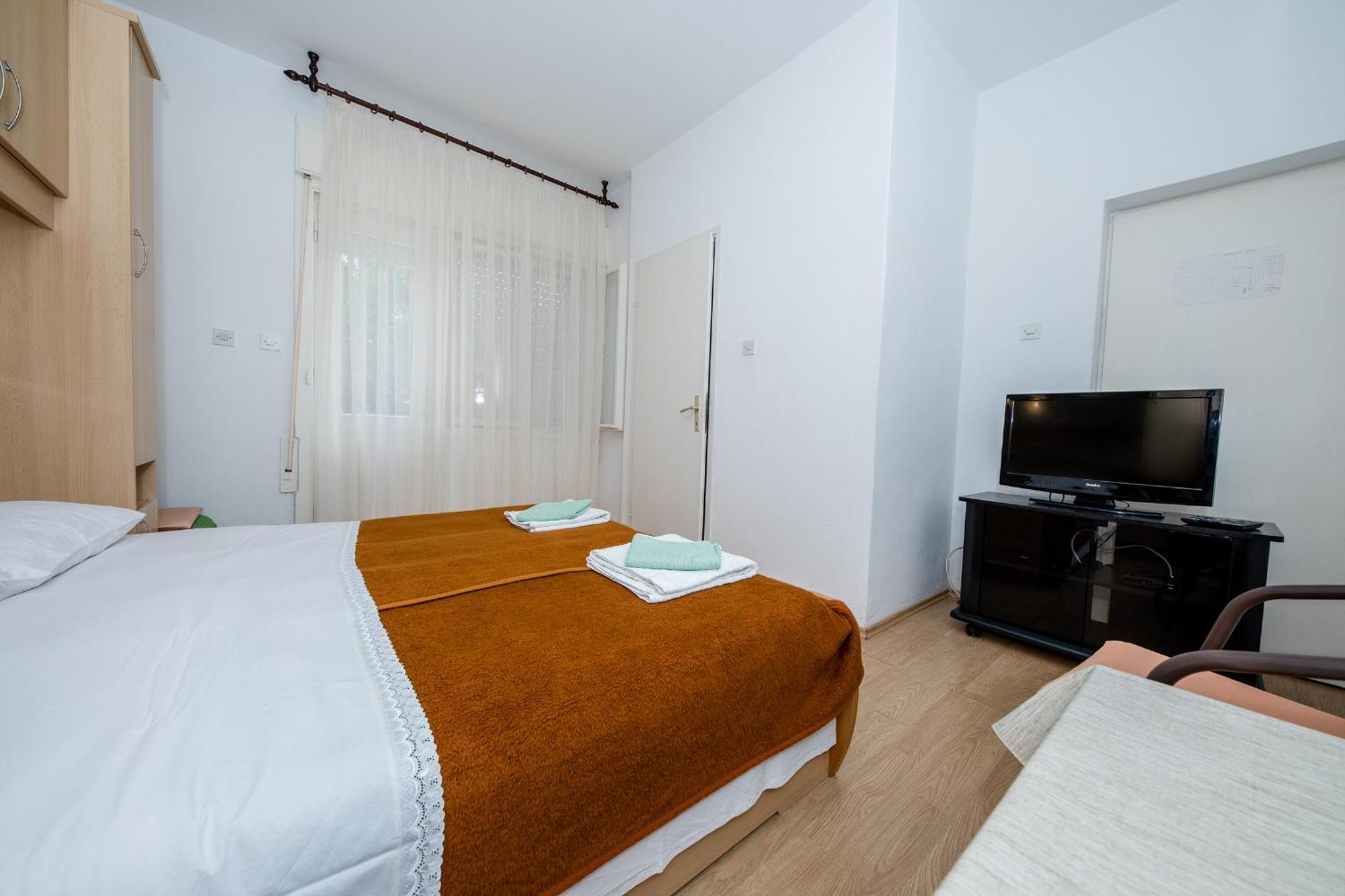 Apartments Mladenka In Banjol Habitación foto